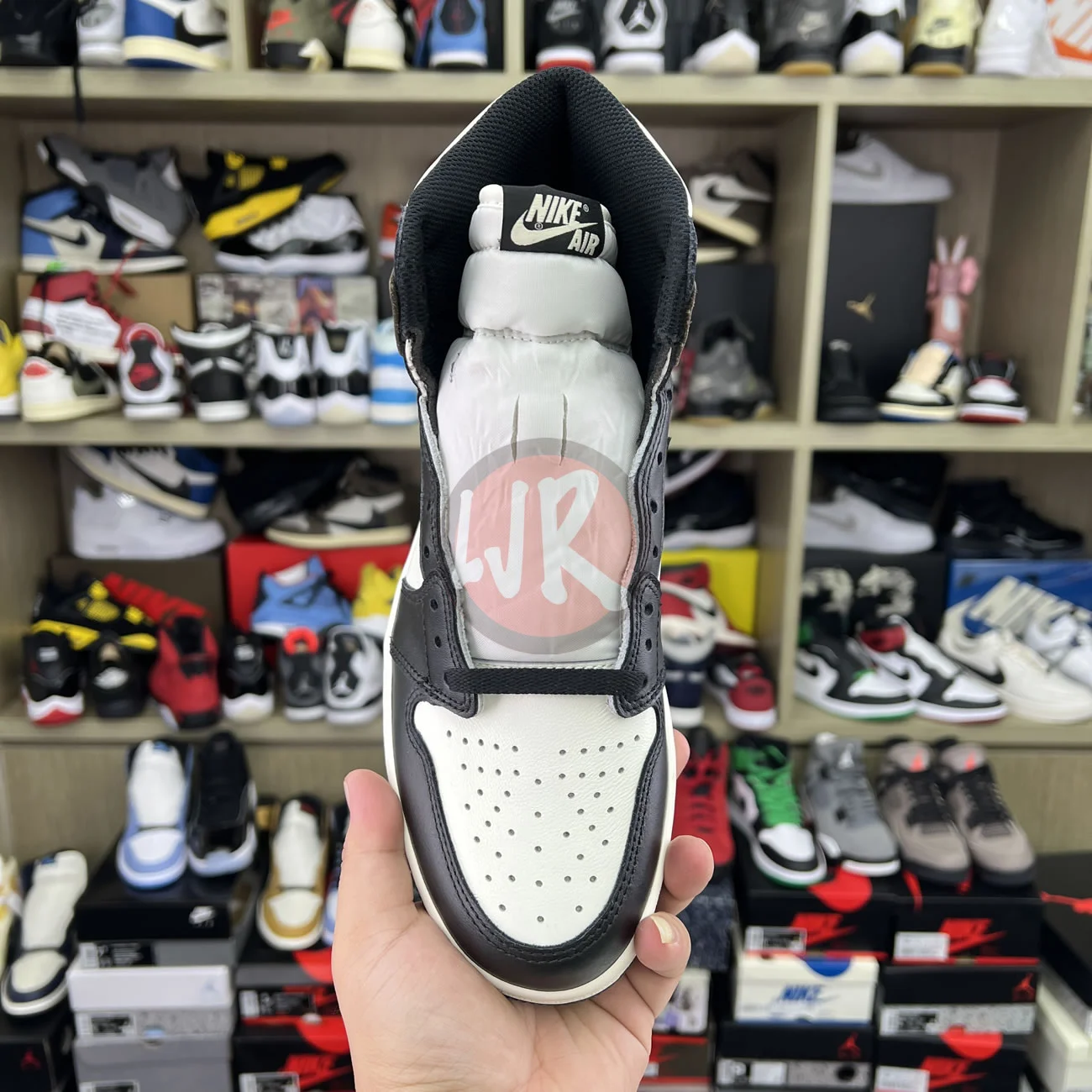Air Jordan 1 Retro High Dark Mocha 555088 105 Ljr Sneakers (3) - bc-ljr.com